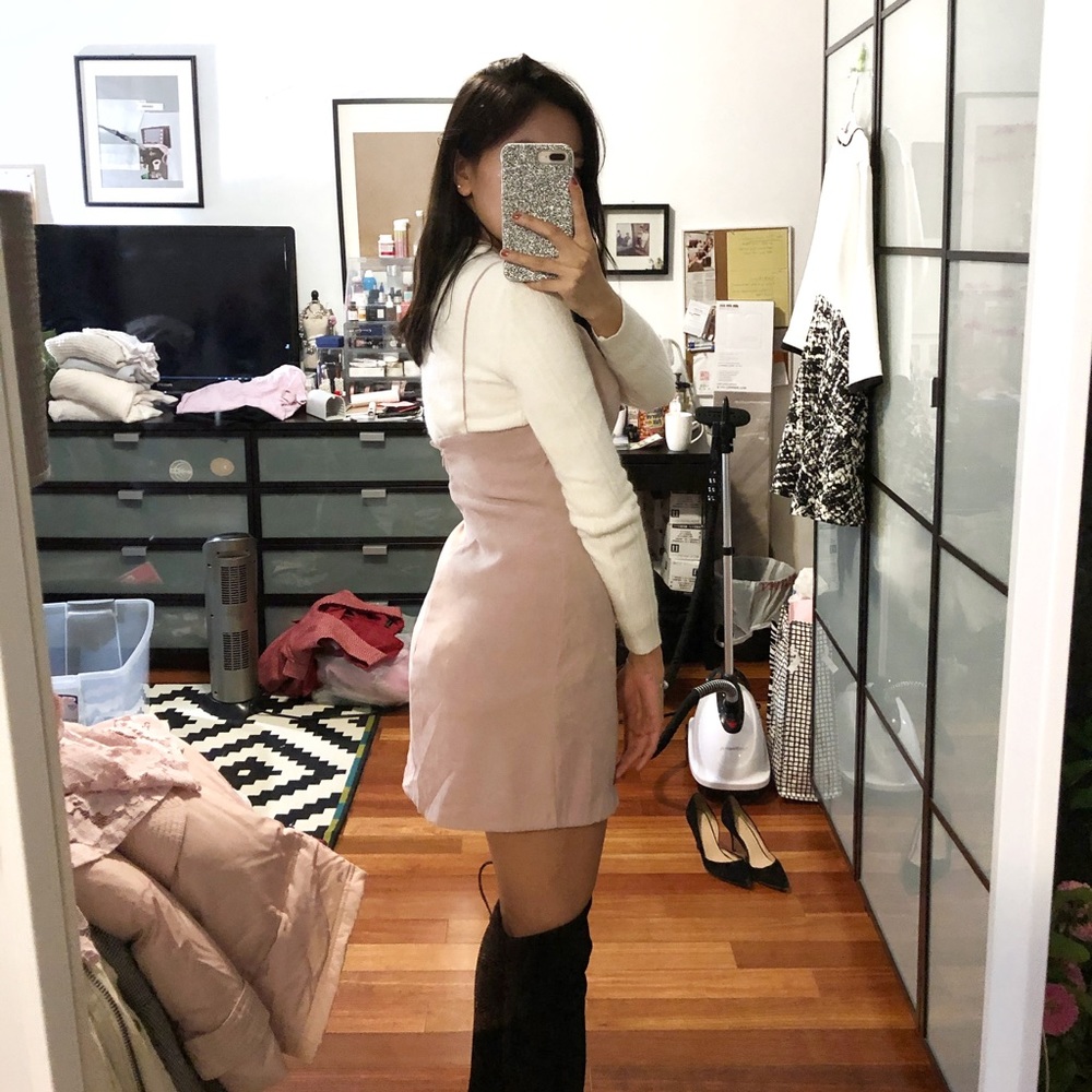 Pink suede skirt（white sweater is not include）